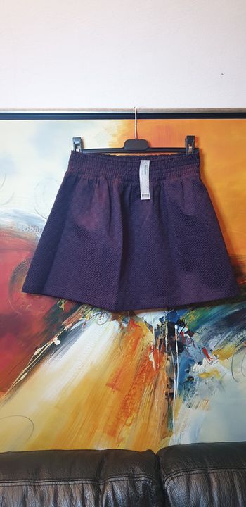 Neuve Superbe jupe violette foncée taille 10/12 ans