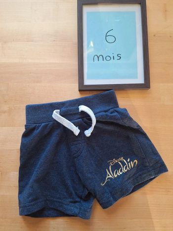 Short pour Garçon taille 6 mois Marque Disney très bon état