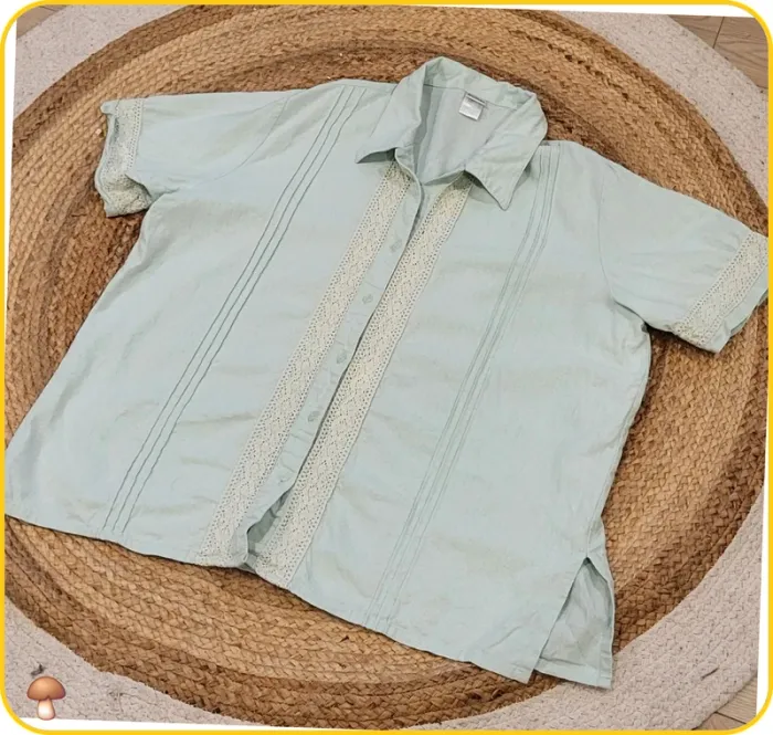 Chemise légère Damart brodée - Taille 52 - Vert pastel - Très bon état - photo numéro 2