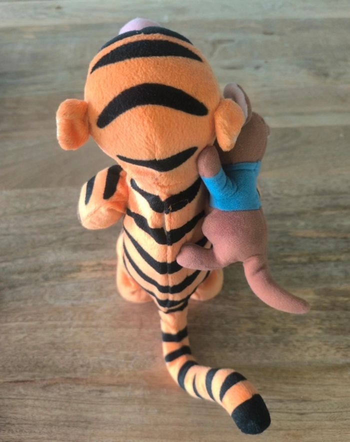 Peluche interactive Tigrou avec petit gourou Disney - photo numéro 2