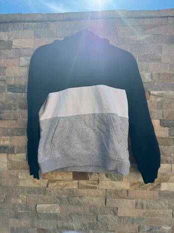 Sweat-shirt à capuche tricolore