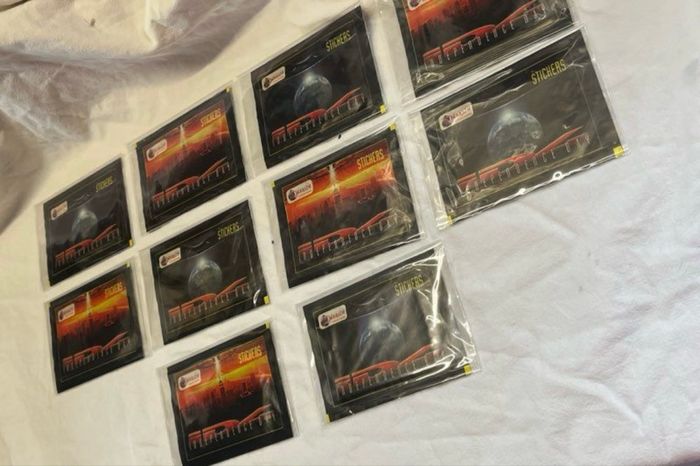 10 pochettes de stickers Indépendance Day 1996 🛸 👽 neuve - photo numéro 2