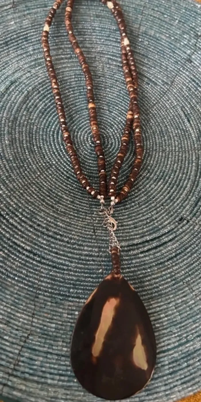 Collier de perle en bois et pendentif nacre Rare vintage - photo numéro 4