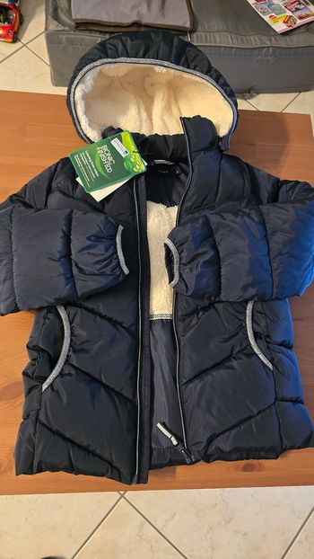 NEUVE (non portée) 🏷😍🥰🩷sublime  DOUDOUNE CHAUDE  (automne/hiver)  8 ANS fille 🩷🩷😍👌👌