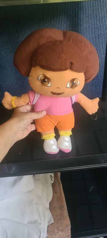 Poupée doudou Dora