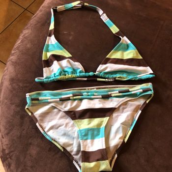 Maillot 2 pièces taille 16 ans en tbe à 8 euros