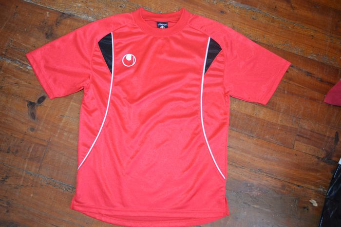 Tee shirt manches courtes foot 10/12 ans Marque Uhlsport