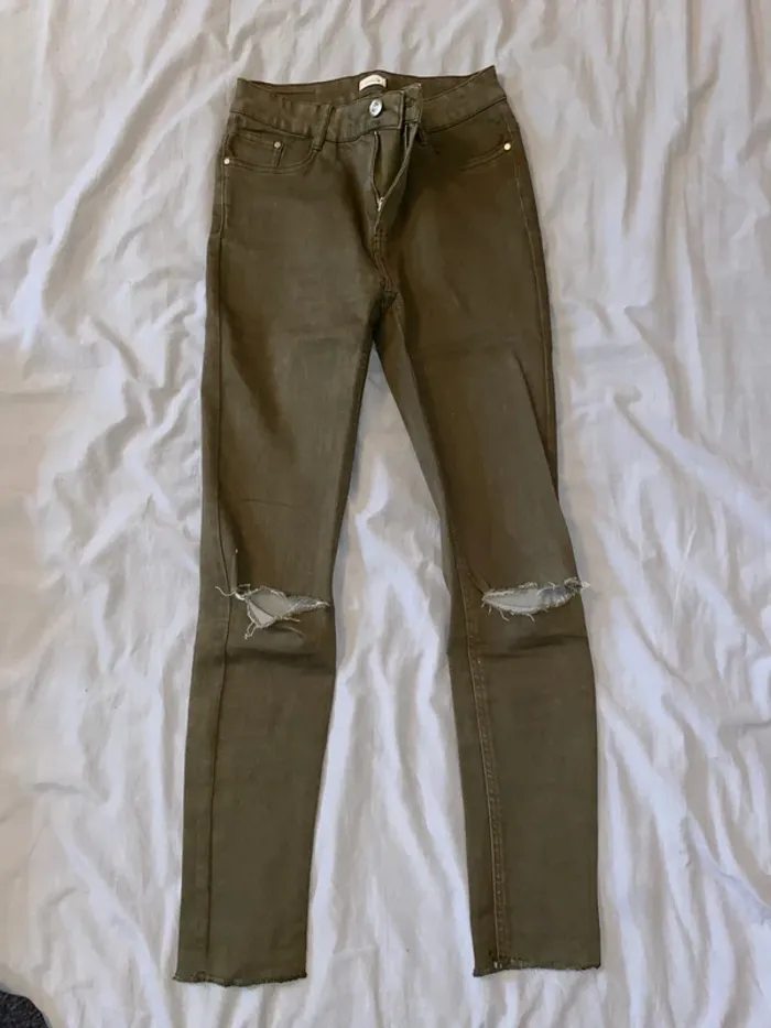 Pantalon kaki genoux fendus