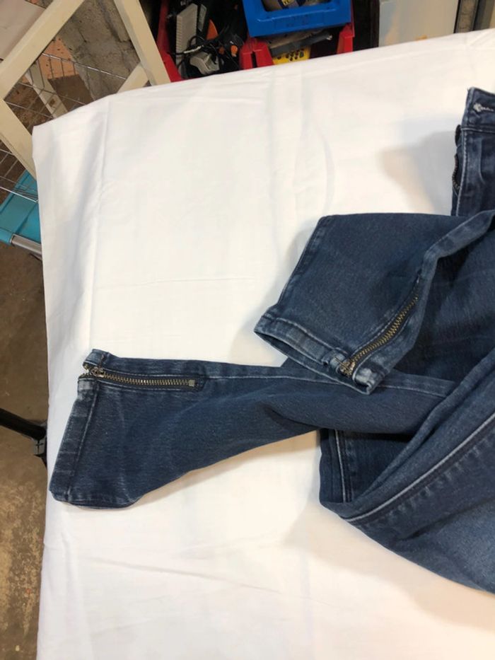 Jeans troué - photo numéro 2
