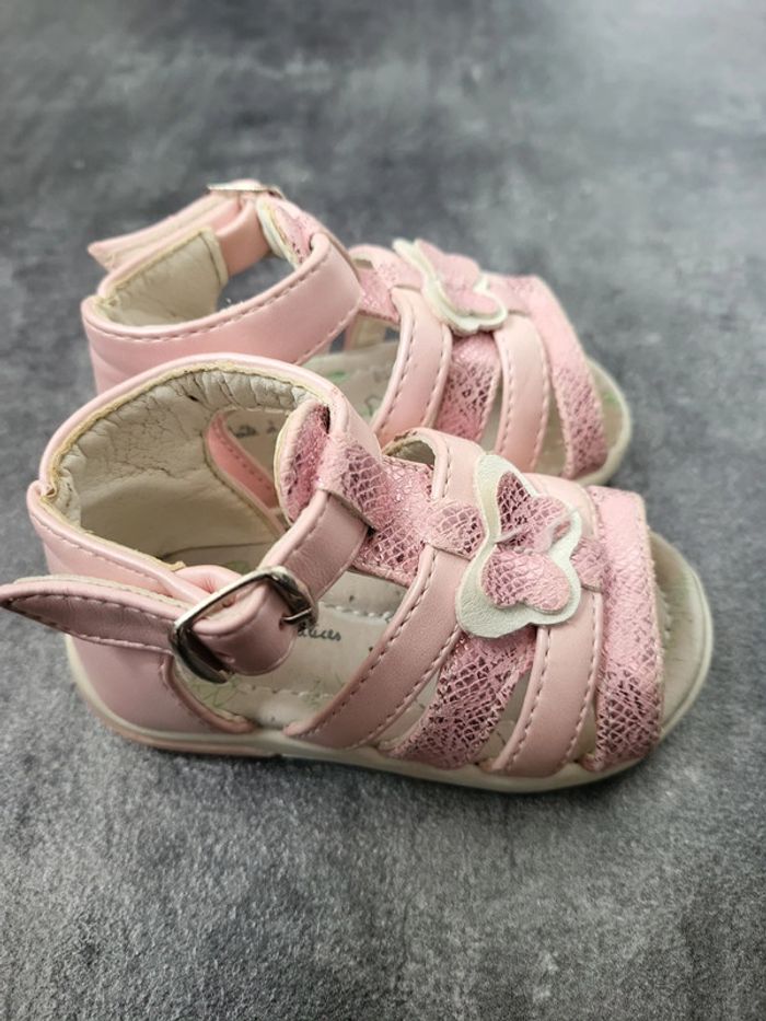 Sandales bébé fille 18 très bon état - photo numéro 3
