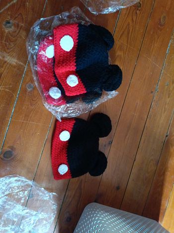 Lot bonnet crochet Mickey