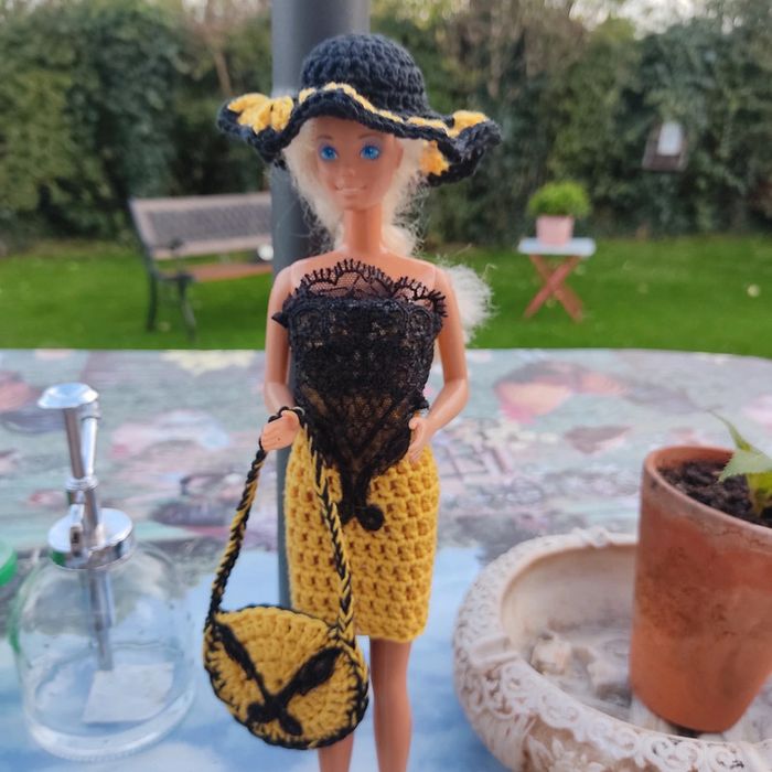 Vêtements pour Barbie 3 € - photo numéro 2