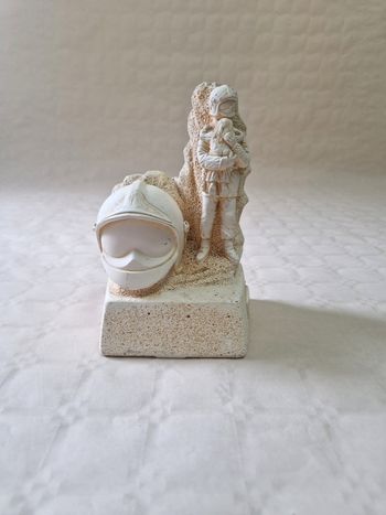 Figurine / statuette pompier en pierre