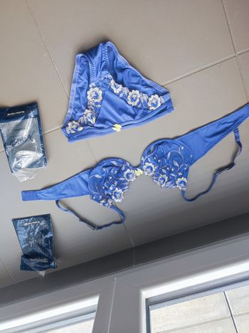 Ensembles soutien gorge et culotte de Miriale Neuf