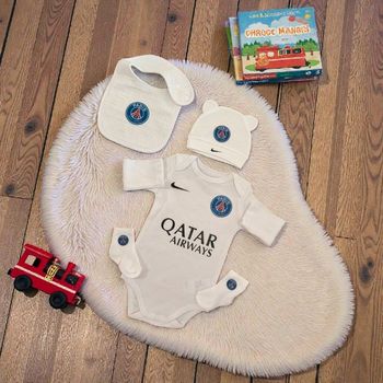 Ensemble 4 pièce  bébé foot cadeau de naissance paris psg 