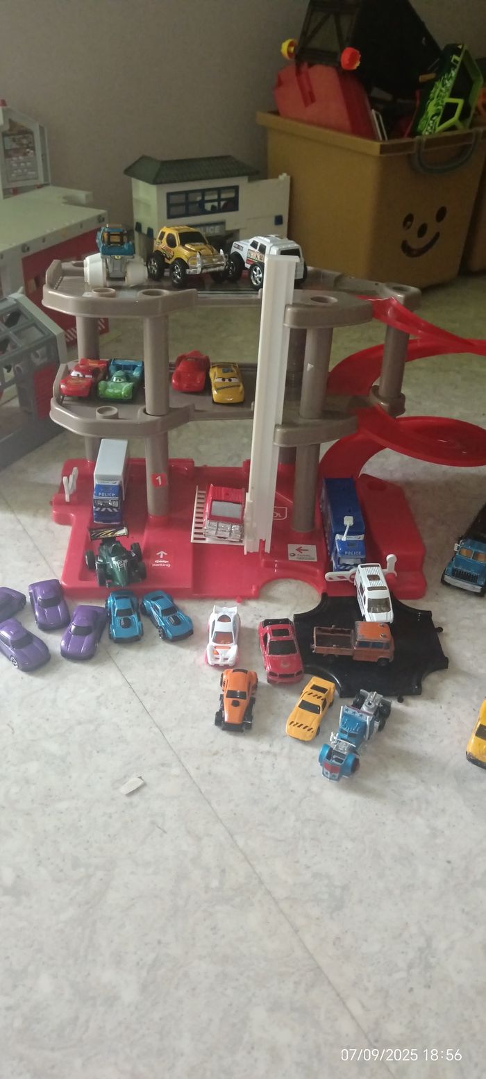 Garages avec véhicules - photo numéro 3