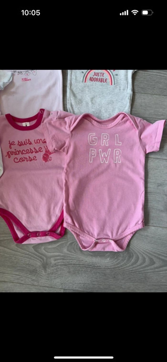 Lot de 5 bodies taille 6 mois - photo numéro 2
