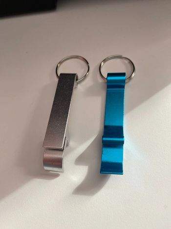 Lot de 2 porte clés ouvre bouteille bières ..