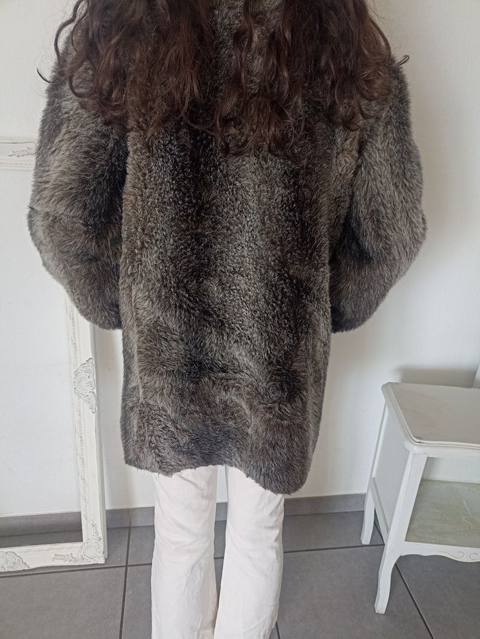 Magnifique et chaud le manteau fausse fourrure a prix tout doux - photo numéro 7