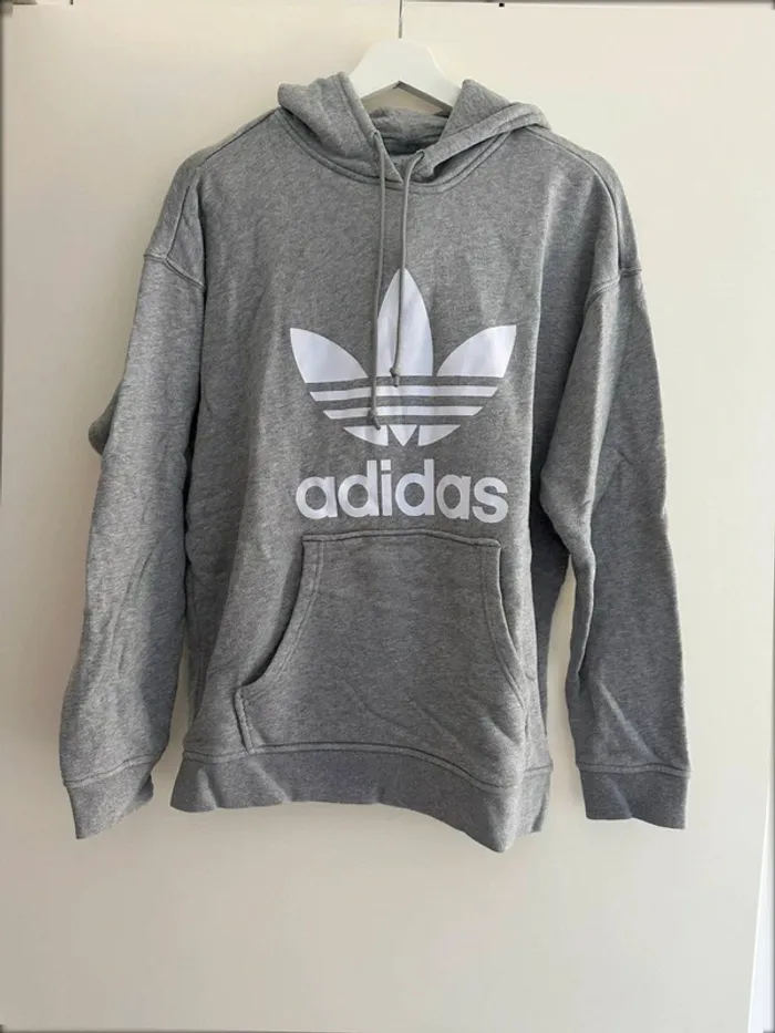 Adidas pull gris à capuche taille M en très bon état