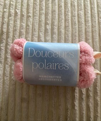 Jolies manchettes absorbantes neuves
