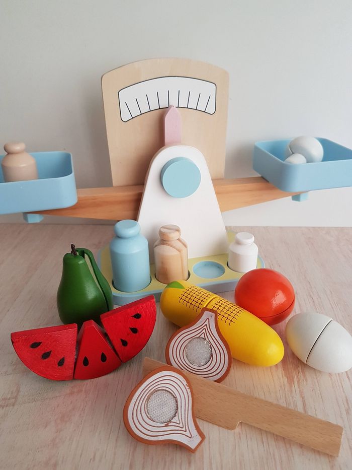 Balance du marché, fruits et légumes en bois à découper pour dînette