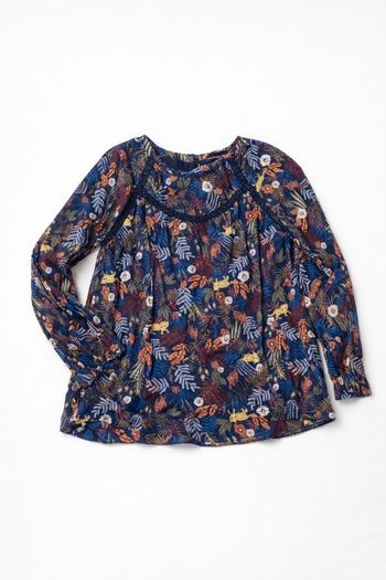 Tunisie fille, 6 ans. Sergent Major.