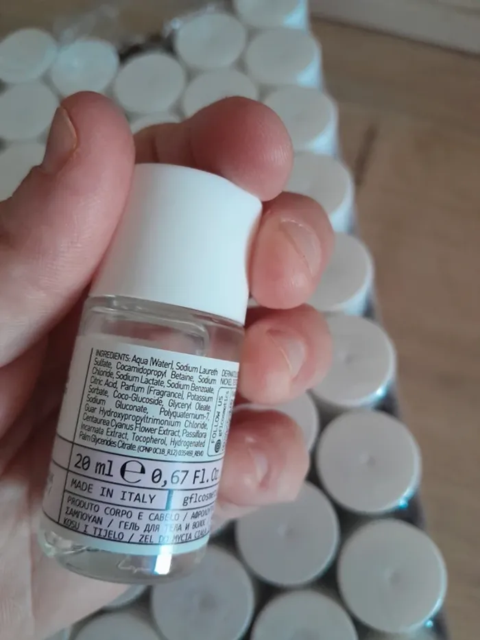 Gros lot 50 flacons gel douche & shamppoing - photo numéro 2