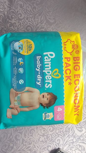 Couches pampers taille 4