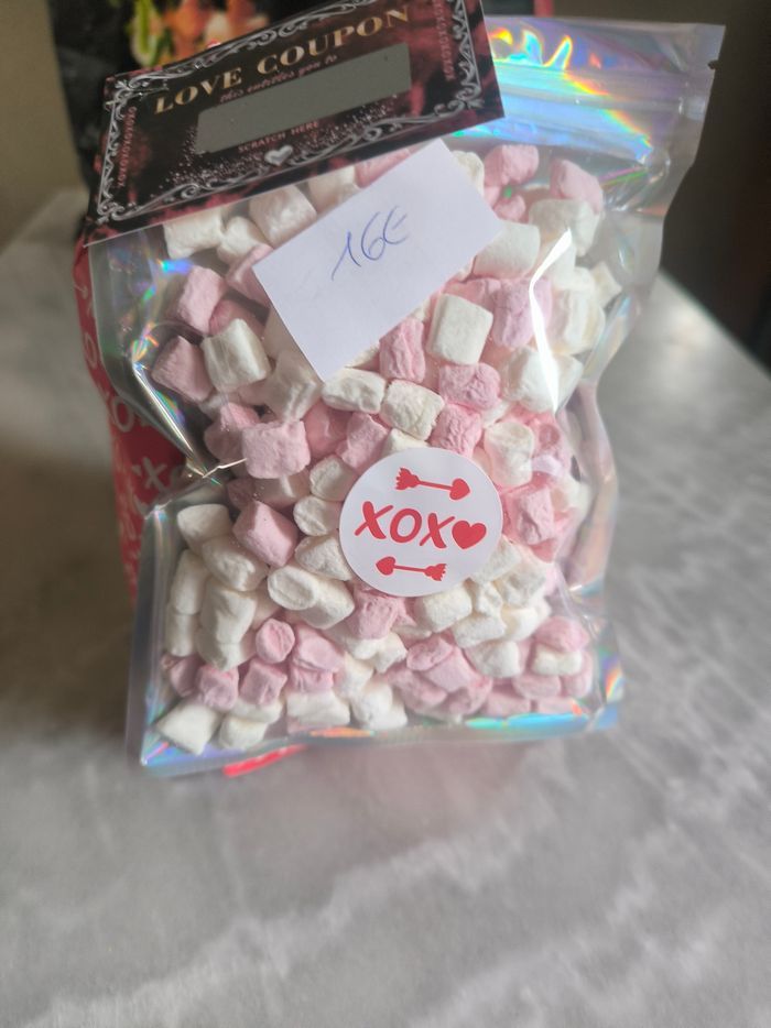 Une box saint Valentin bonbons et chocolat