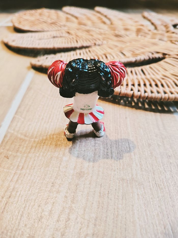 🪆Figurine Cabbage Pom-pom girl Cheerleader rouge et blanche année 1984 marque Cabbage Patch kids - photo numéro 2