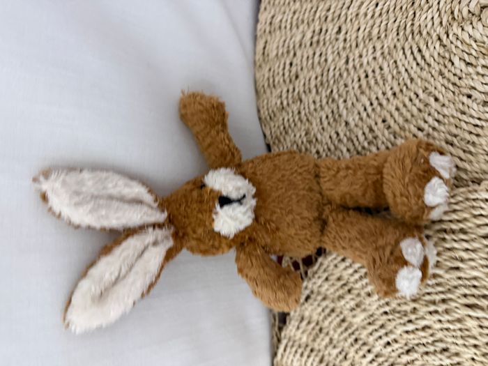 doudou lapin marron moustache blanche