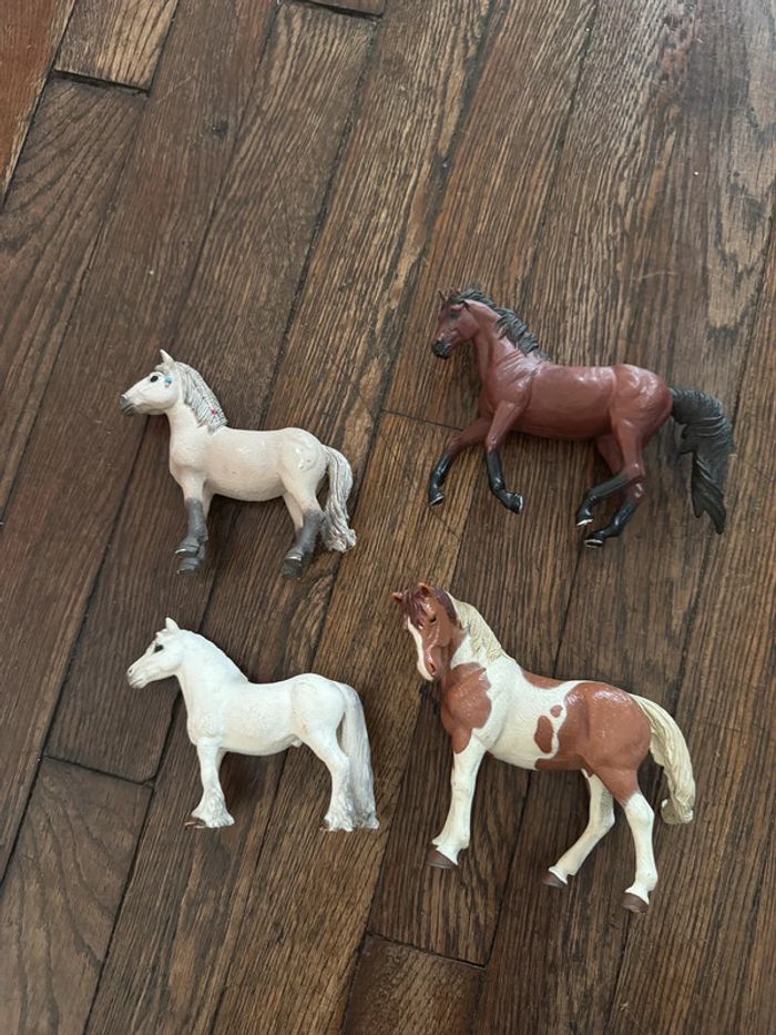Lot 4 chevaux schleich Bon état