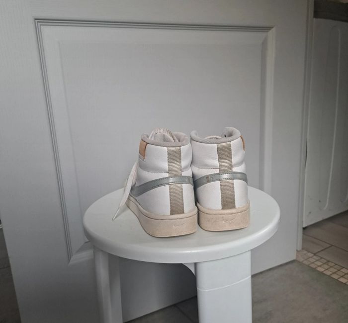 Nike Baskets Court Royale 2 Mid Femme - photo numéro 2