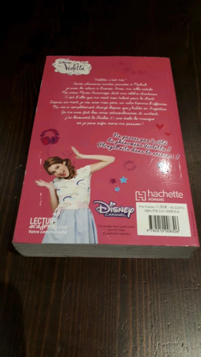 Livre violetta toute la saison 1 - photo numéro 2