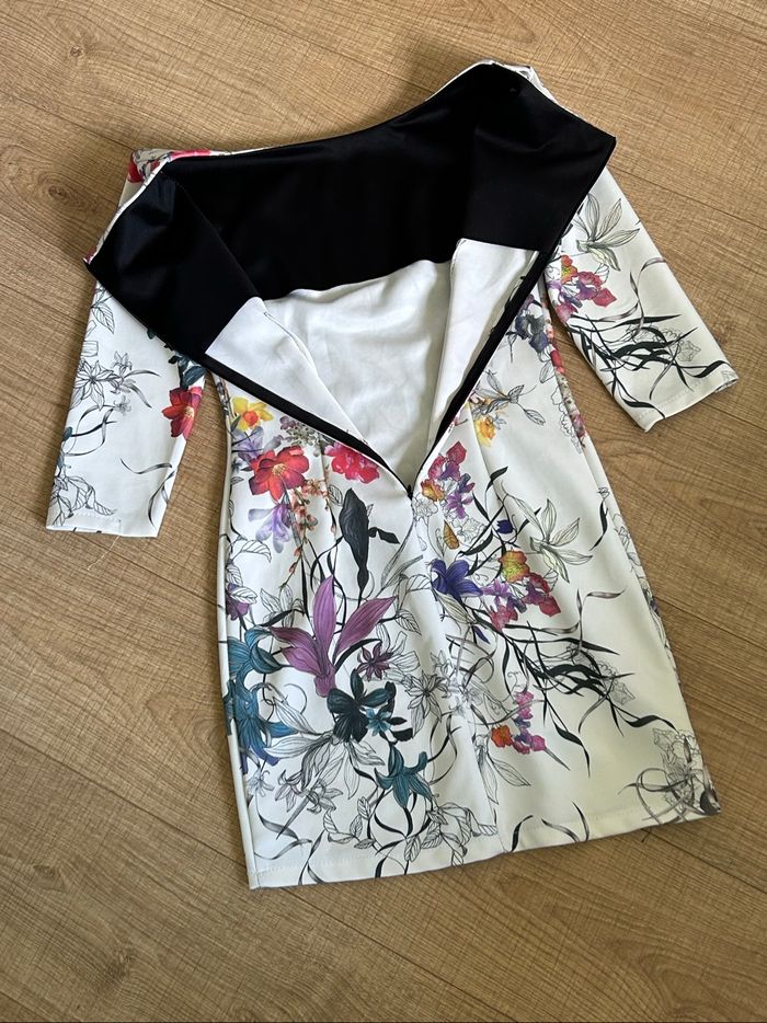 Robe courte blanche et fleurie taille S TBE - photo numéro 9