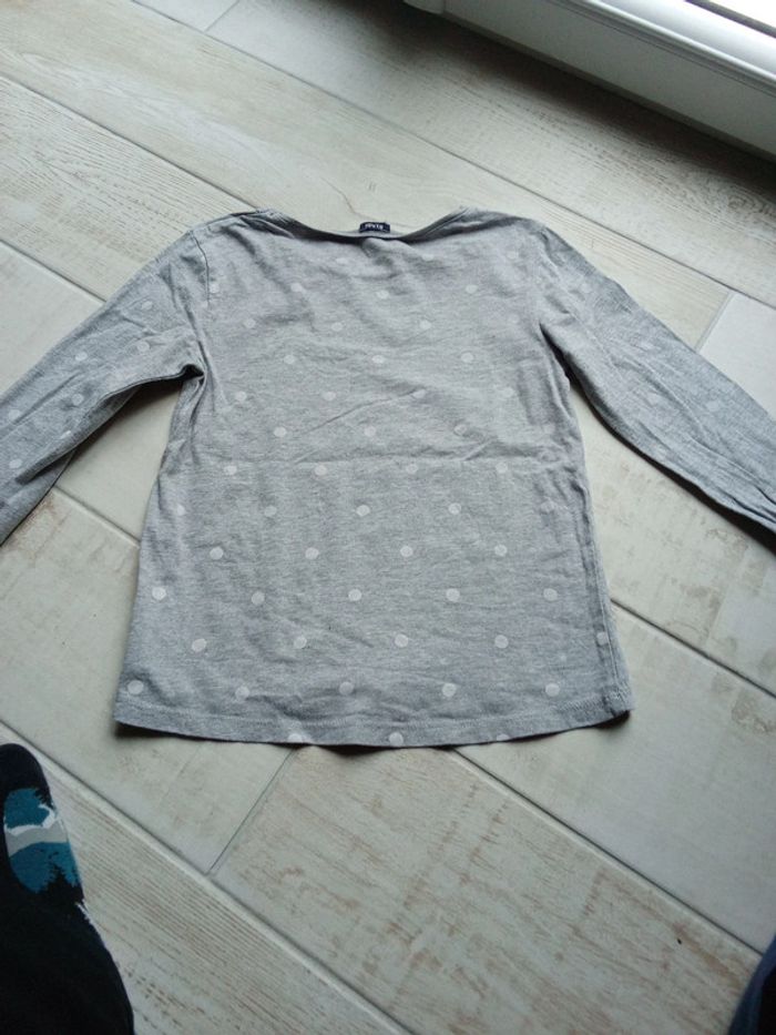 T-shirt gris à manches longues et pois blanc Kiabi 8 ans - photo numéro 5