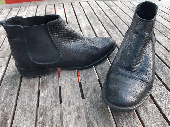 Bottines noires effet croco 37