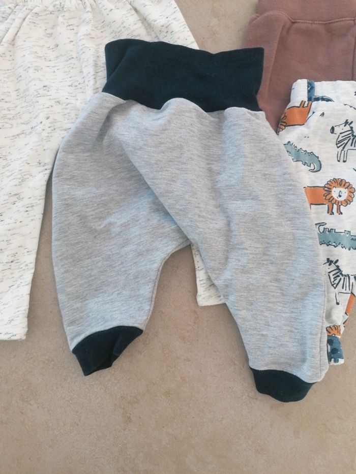 Lot de 4 pantalons souple 6 mois 68cm - photo numéro 2