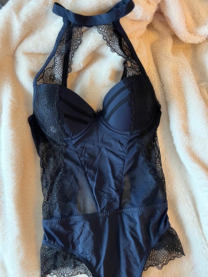 Body sexy dentelle noir & bleu marine - Ras du cou Etam - photo numéro 2