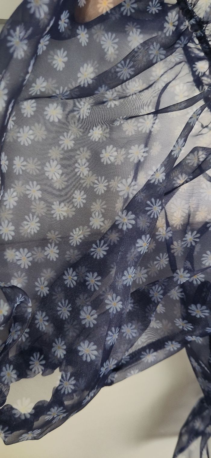 Crop top transparent à fleurs - photo numéro 4