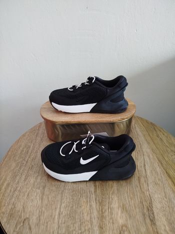 Baskets Nike T 26