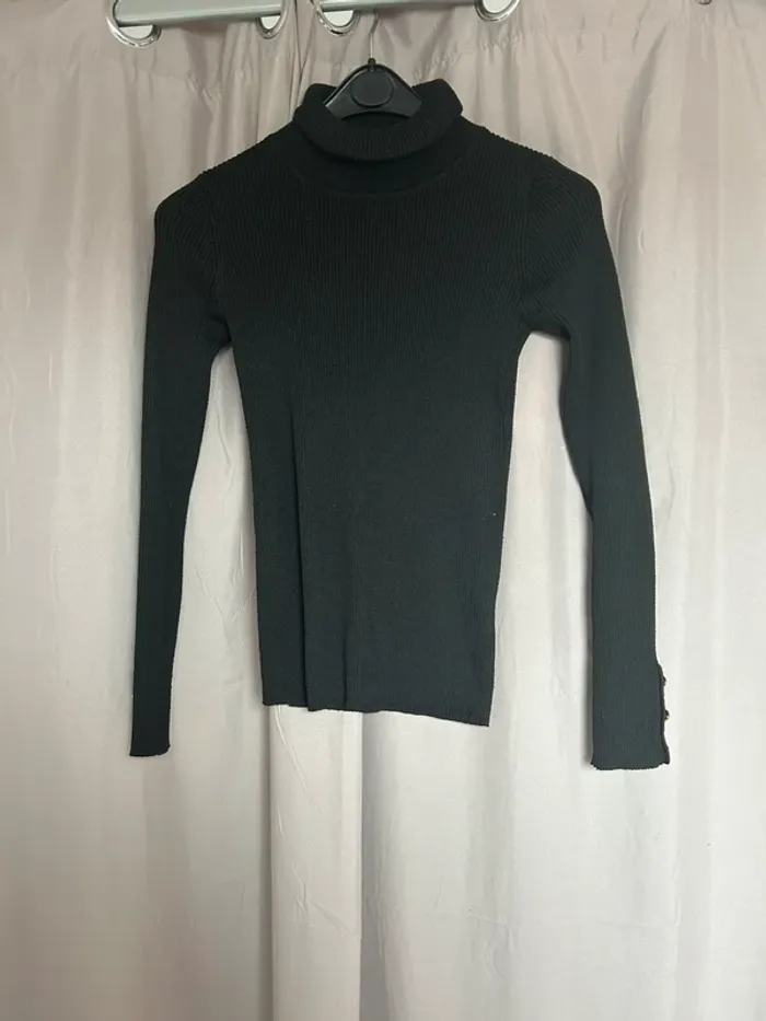 Pull noir