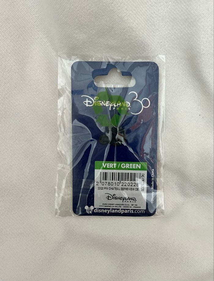 Pin’s Officiel Disneyland Paris 30 ans de magie - photo numéro 2