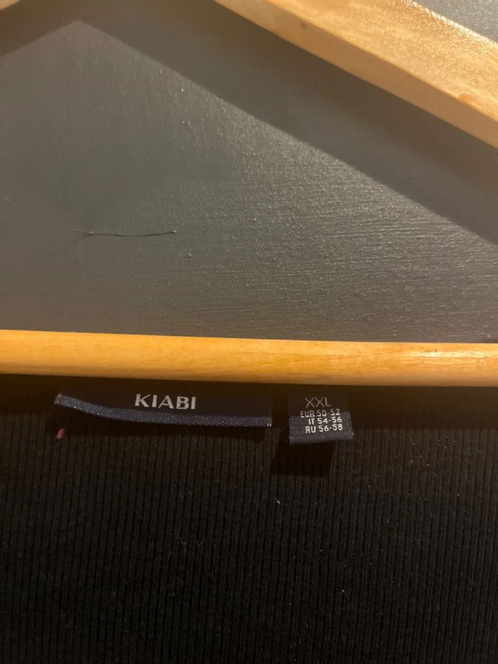 Haut noir - photo numéro 2