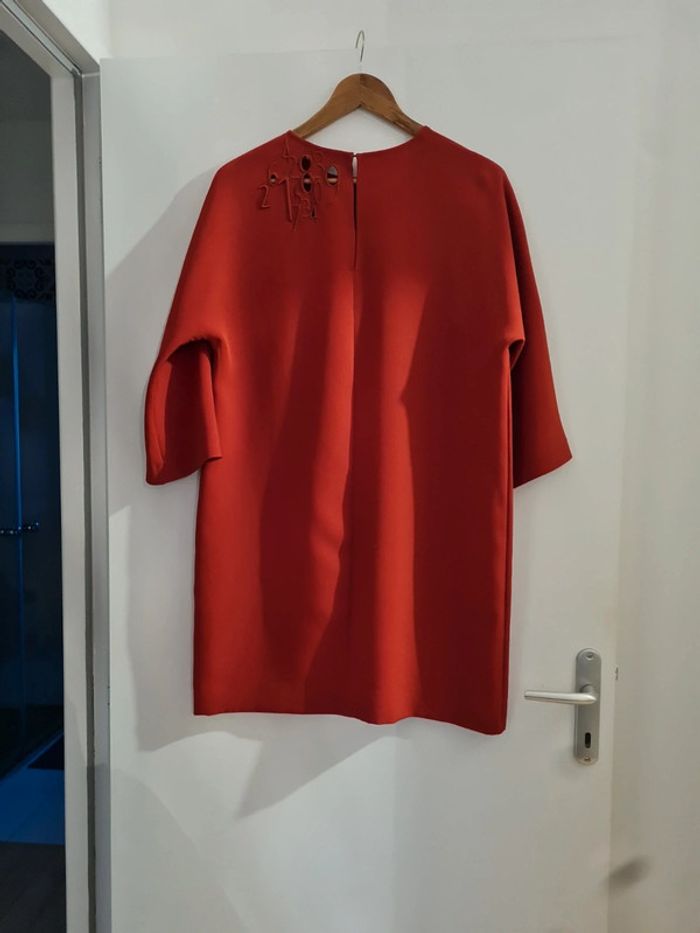 Robe rouge brodee - photo numéro 2