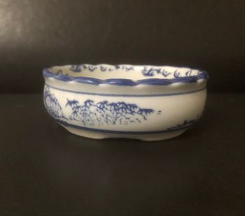 Cendrier asiatique blanc et bleu