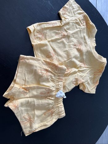 Ensemble jaune