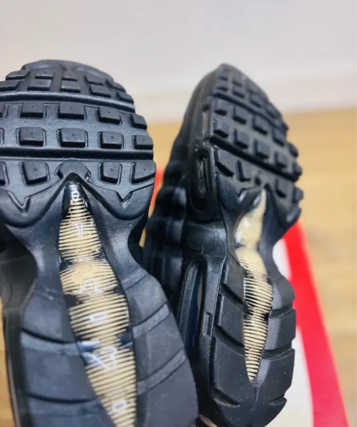 Nike Air Max 95 Black Elemental Gold T37.5 - photo numéro 5