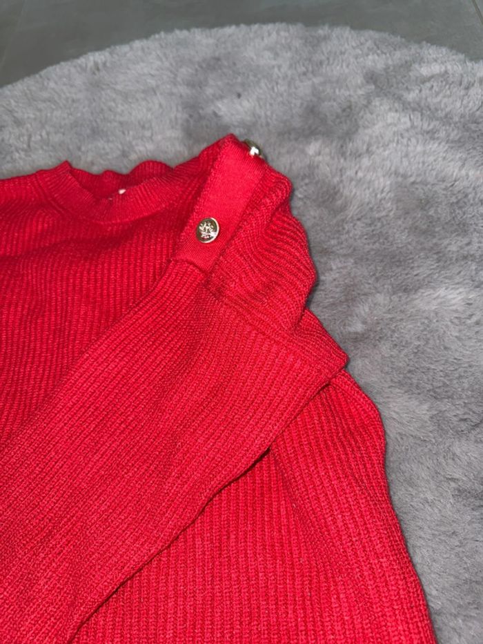 Pull rouge taille m bonne etat - photo numéro 3